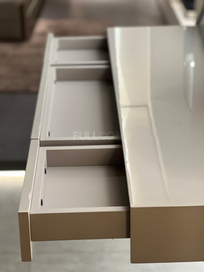 The Stem-Mirror Dressing Table