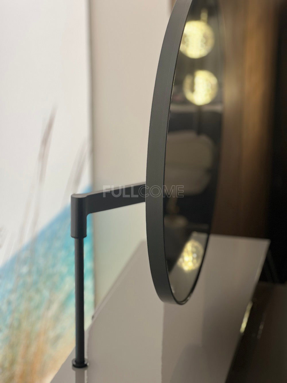 The Stem-Mirror Dressing Table