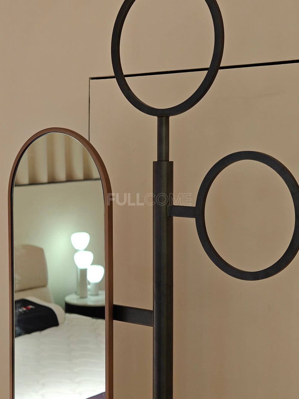 The Circle Frame Standing Mirror
