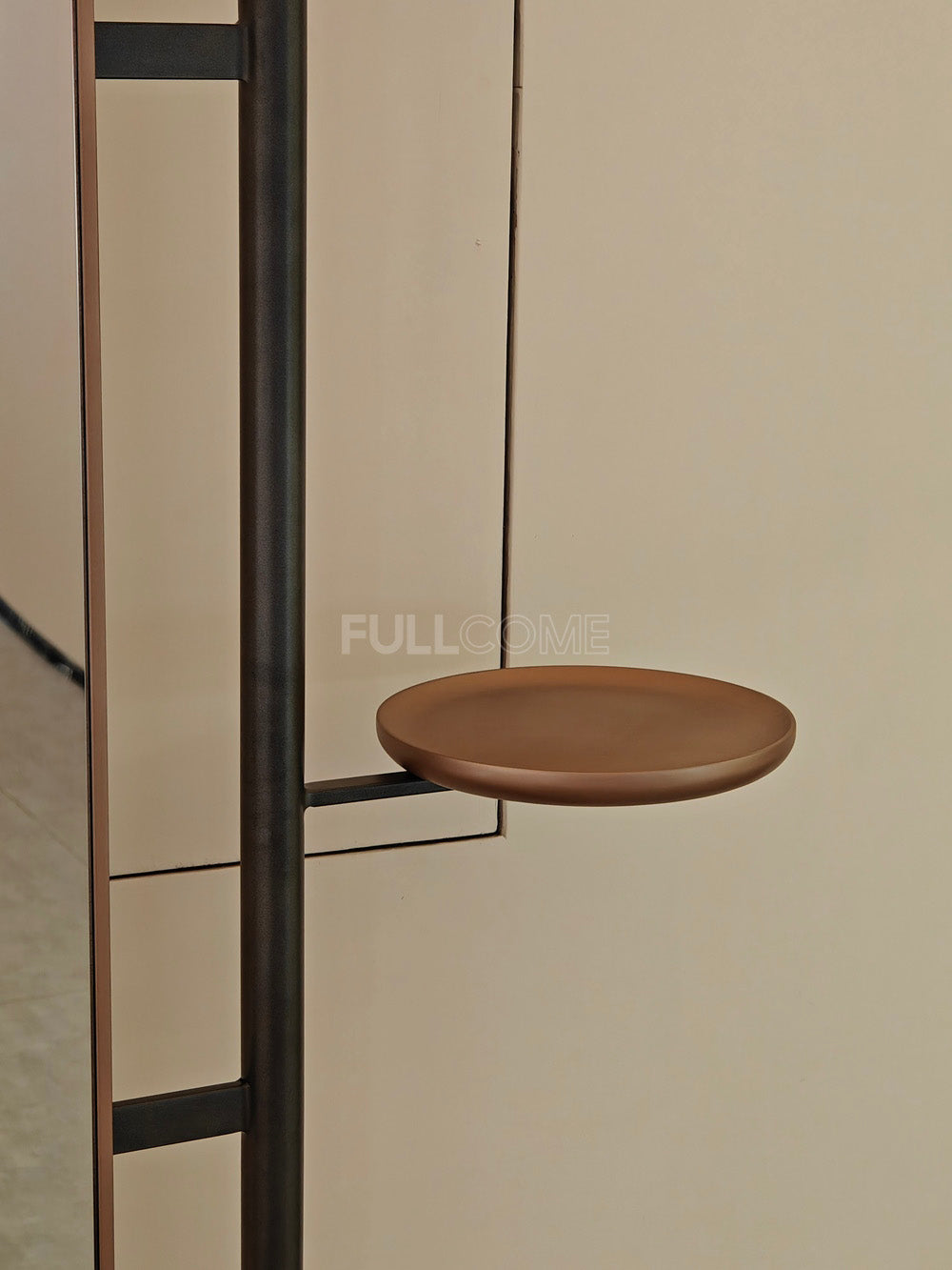 The Circle Frame Standing Mirror