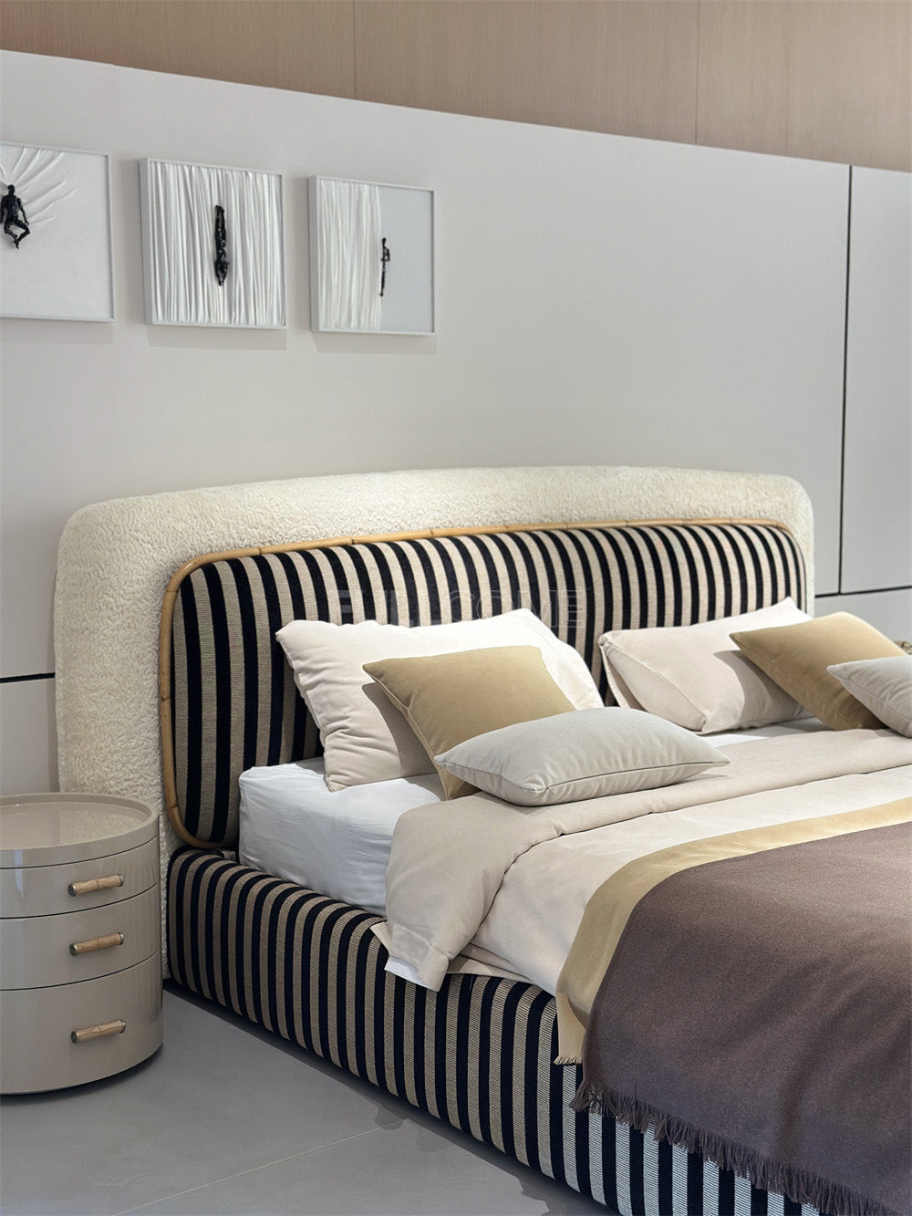 The Halo Bed