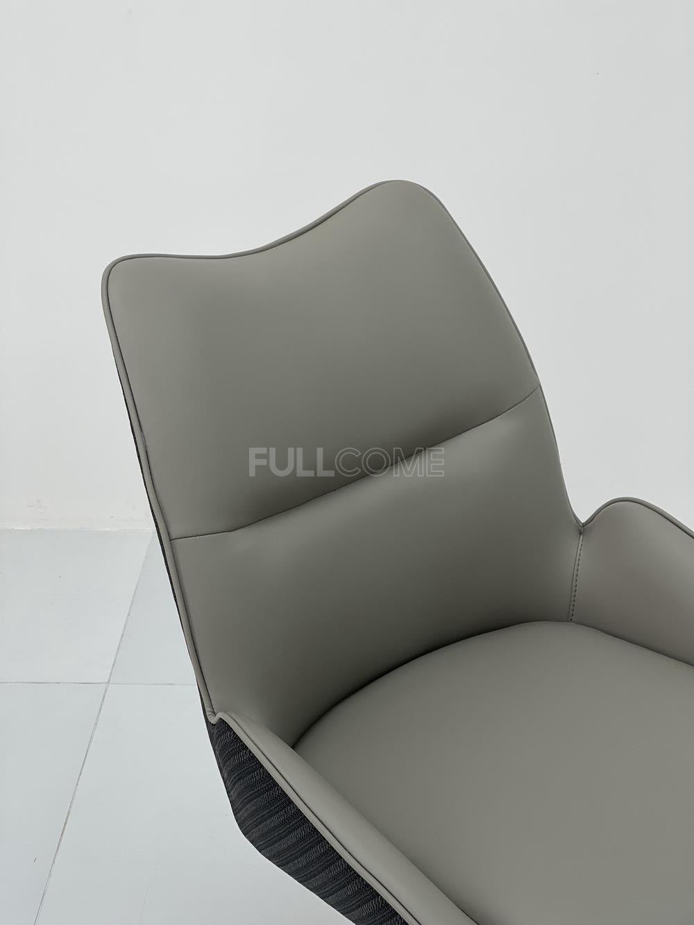 The Cross Hub Dining Chair
