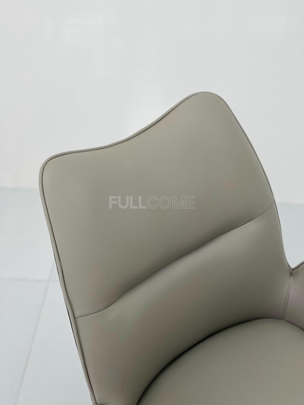 The Cross Hub Dining Chair