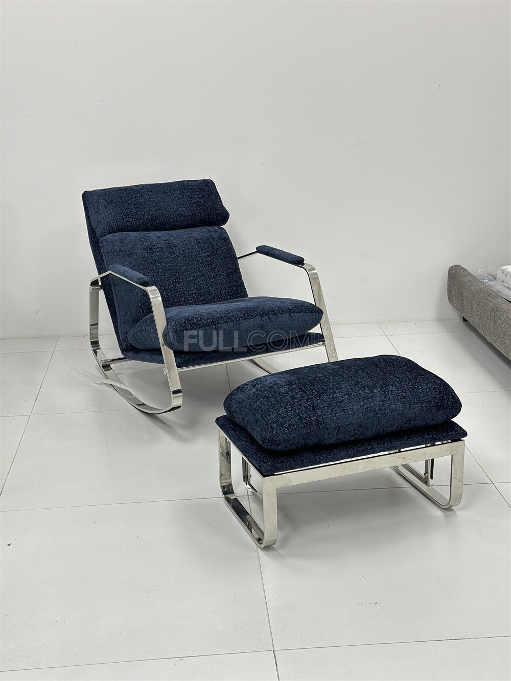 The Flat Bar Sled Lounge Chair