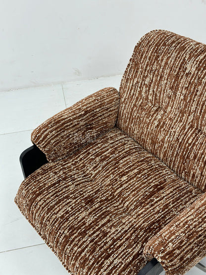 The Paddle Arm Lounge