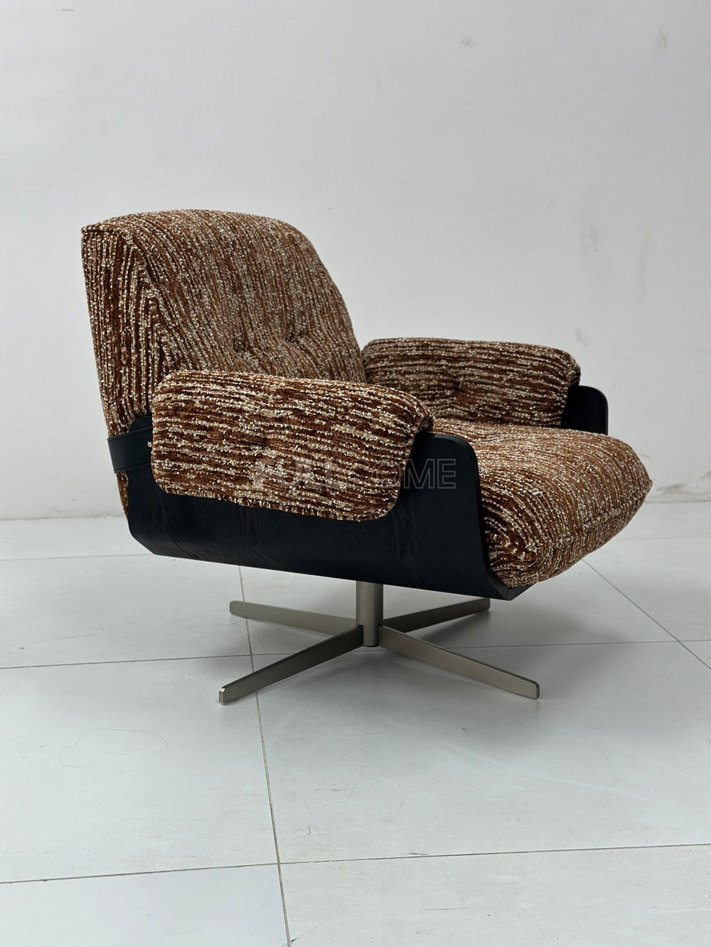 The Paddle Arm Lounge