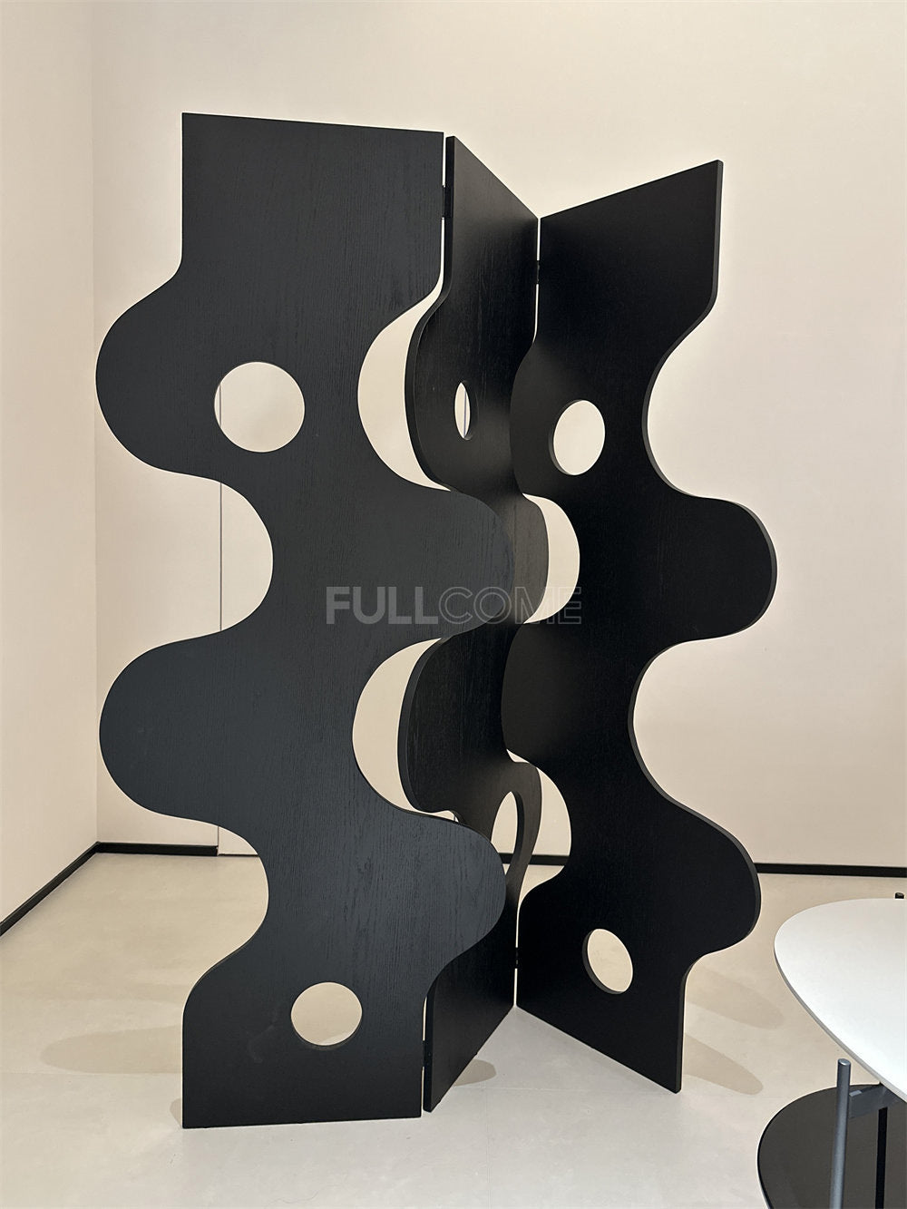 The Scalloped Folding Screen