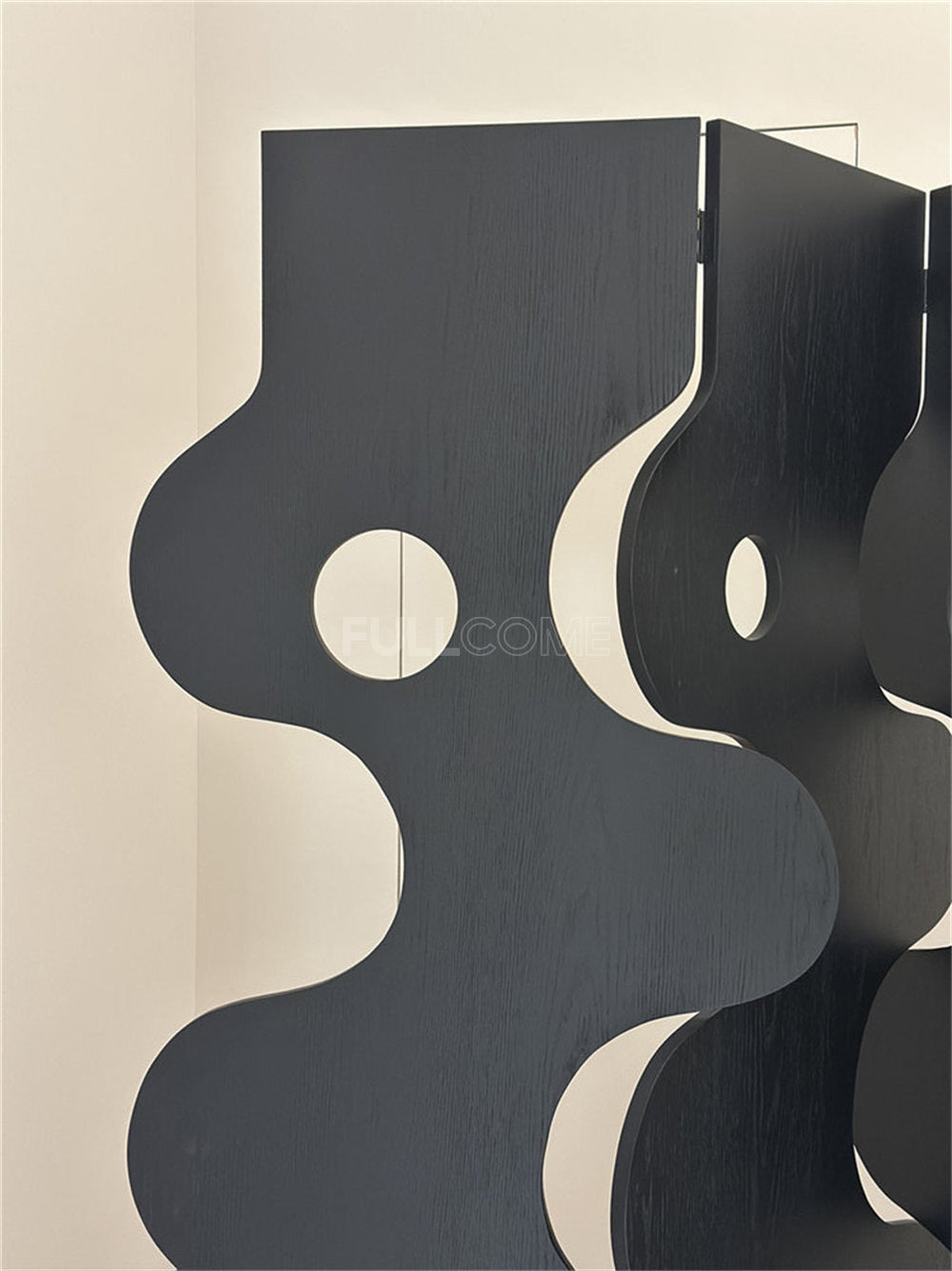 The Scalloped Folding Screen