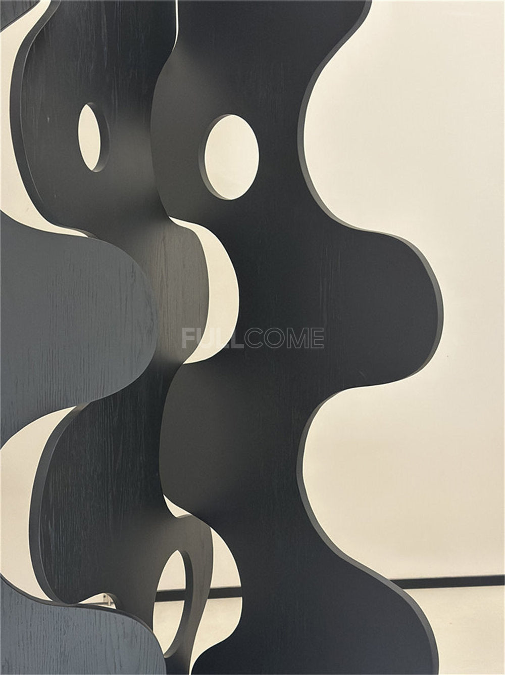 The Scalloped Folding Screen
