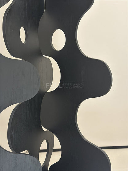 The Scalloped Folding Screen