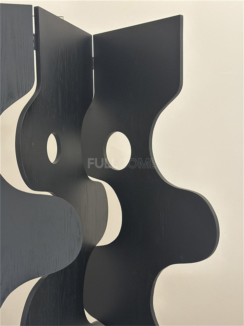 The Scalloped Folding Screen