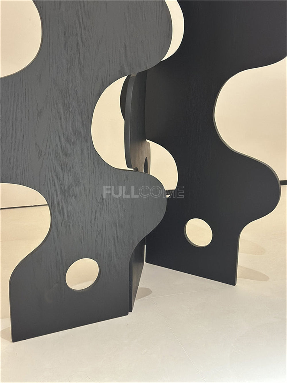 The Scalloped Folding Screen