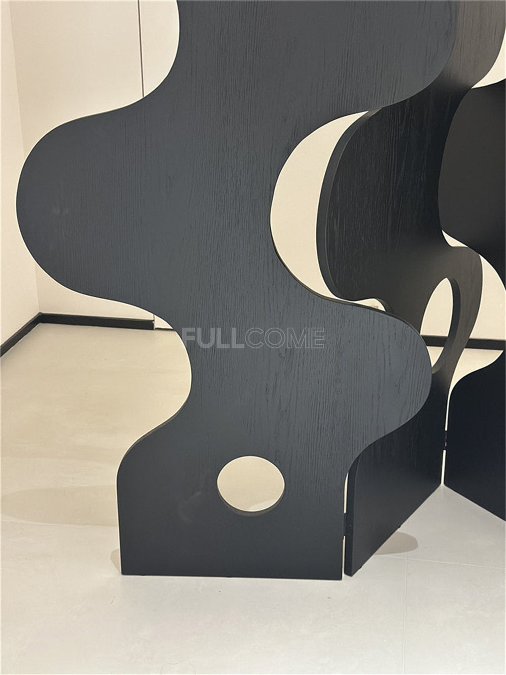 The Scalloped Folding Screen