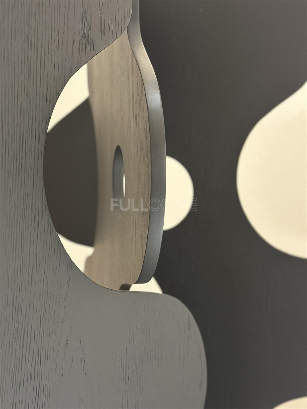 The Scalloped Folding Screen