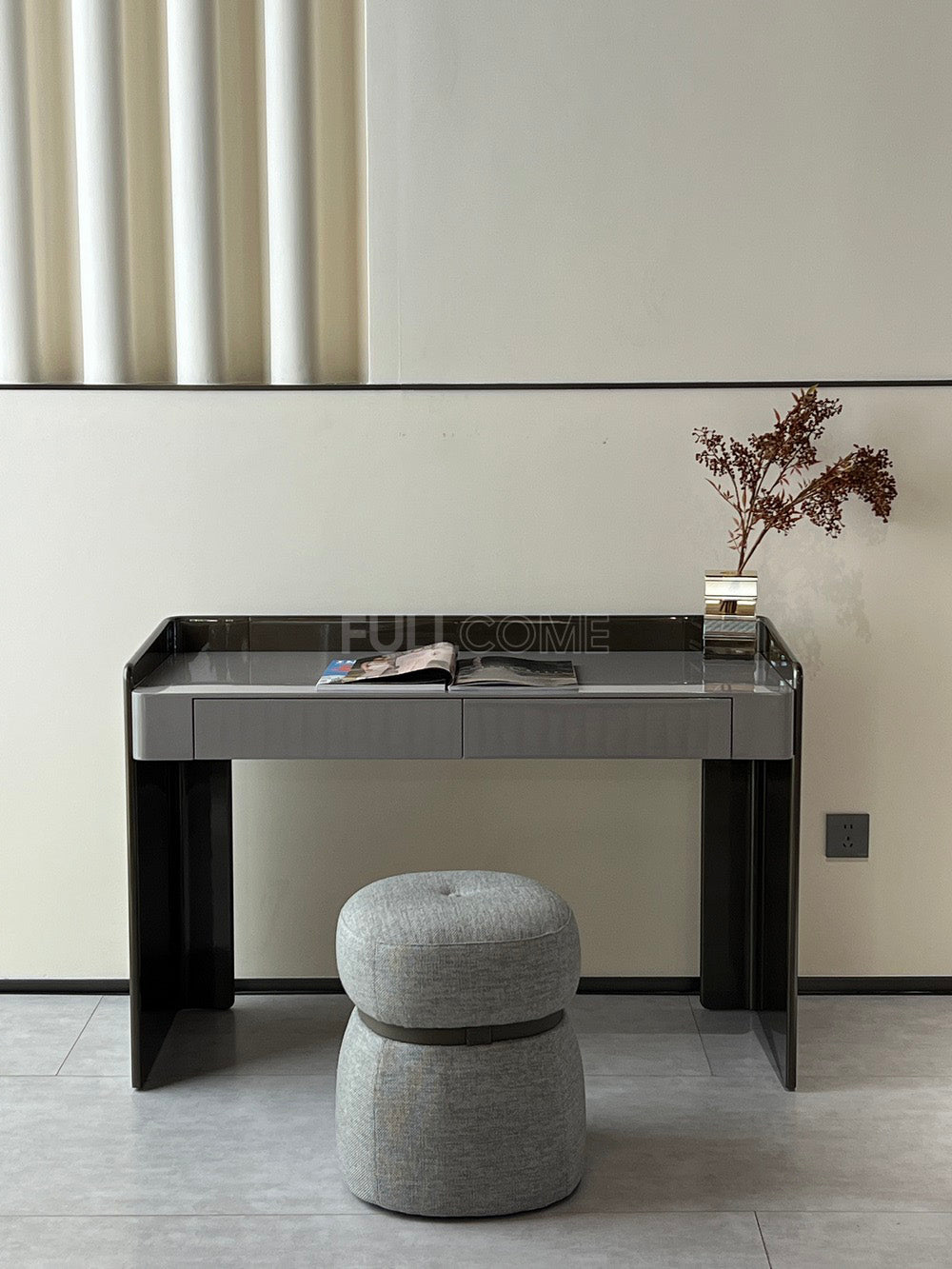 The Gallery-Rim Desk