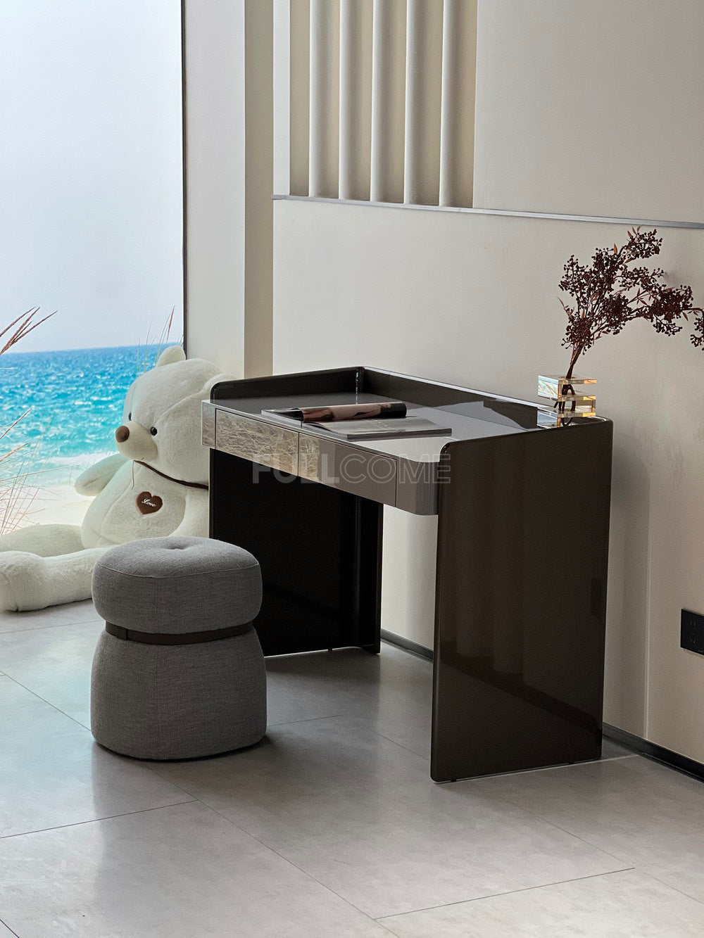 The Gallery-Rim Desk
