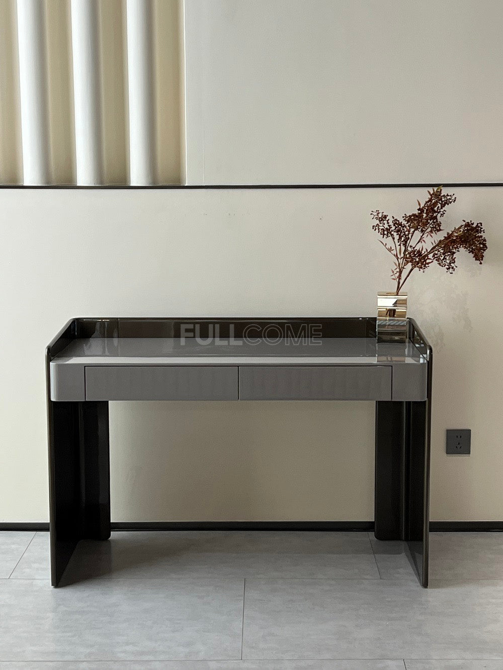 The Gallery-Rim Desk