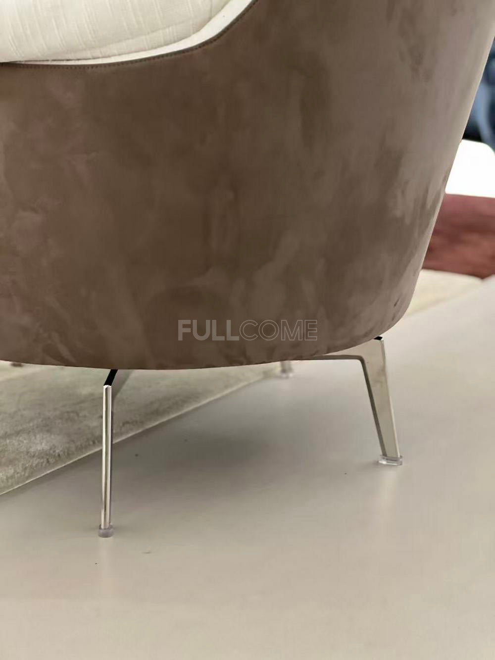 The Piped Outline Wing Chair