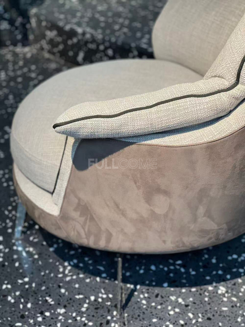 The Piped Outline Wing Chair