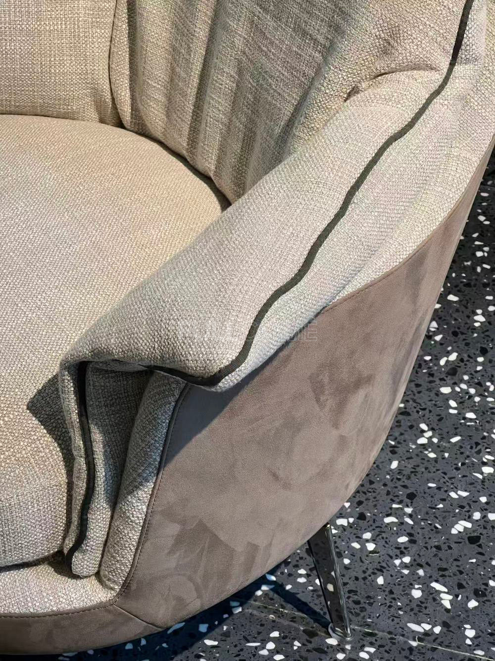 The Piped Outline Wing Chair