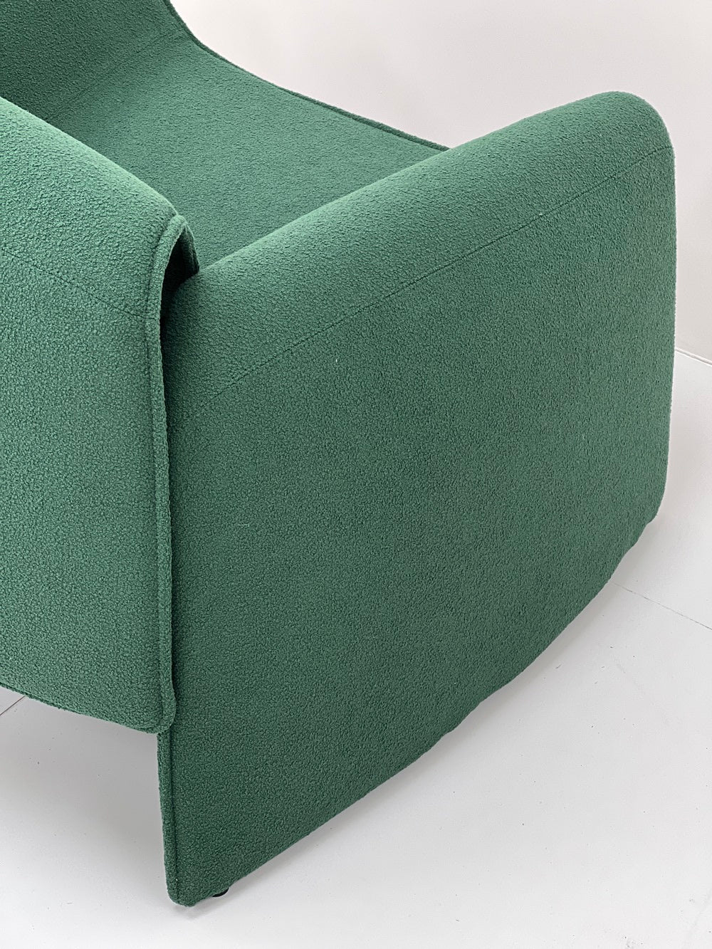 The Horseshoe Arc Lounge Chair