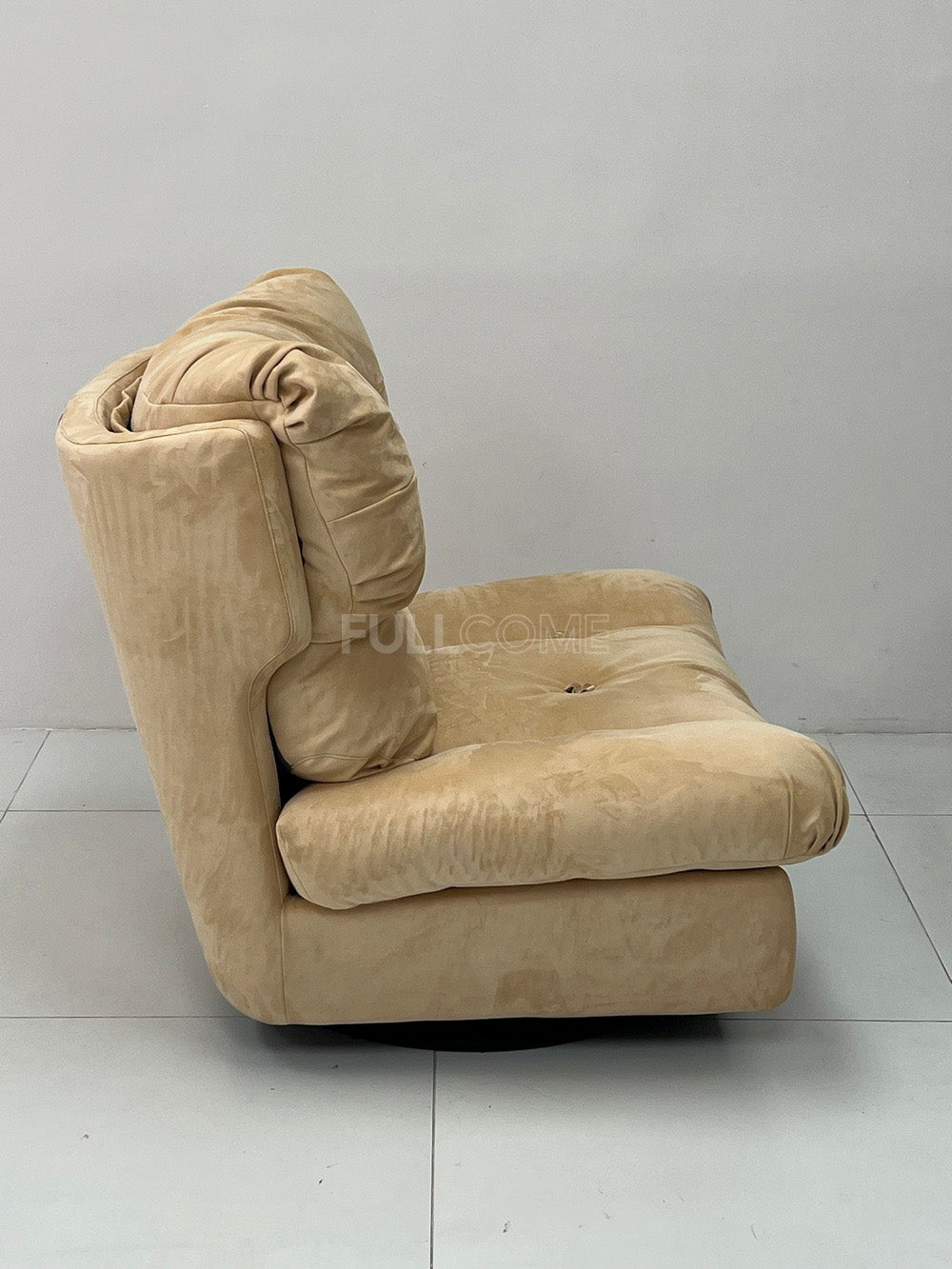 The Loop Button Swivel Chair