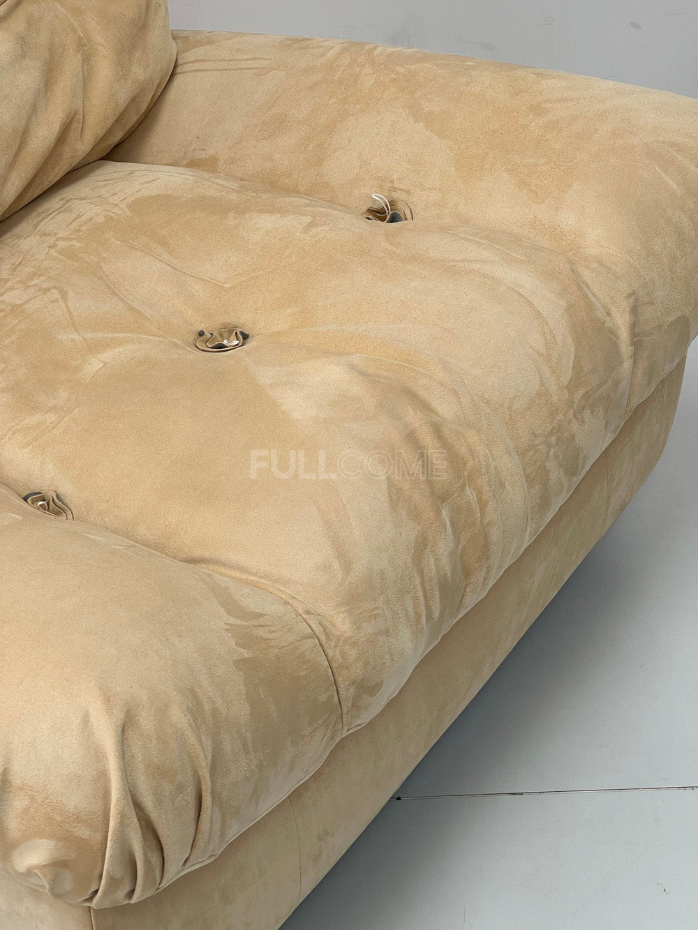 The Loop Button Swivel Chair