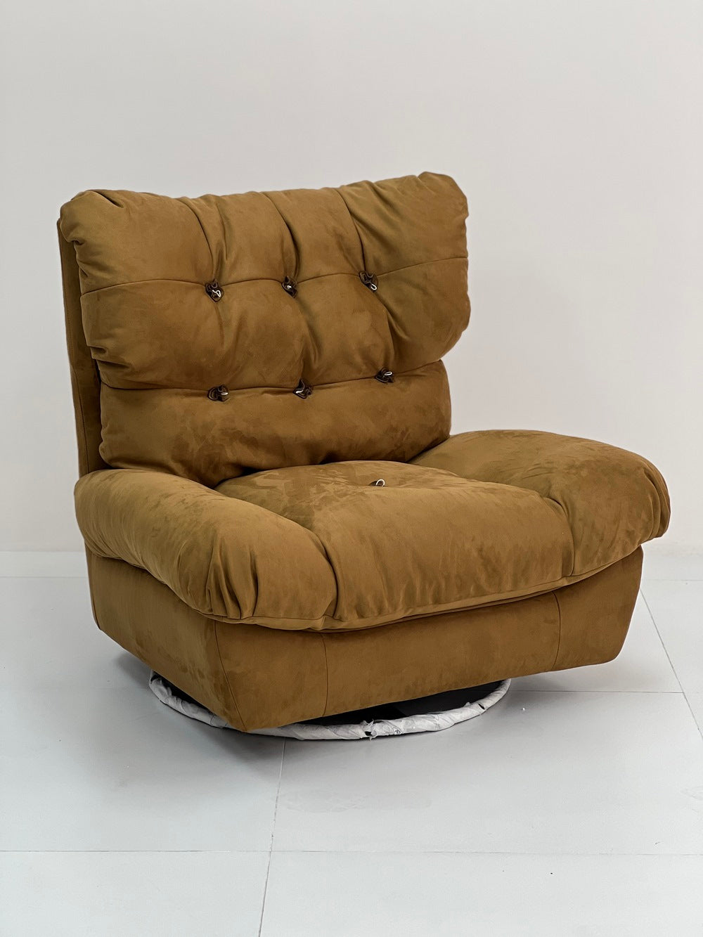 The Loop Button Swivel Chair