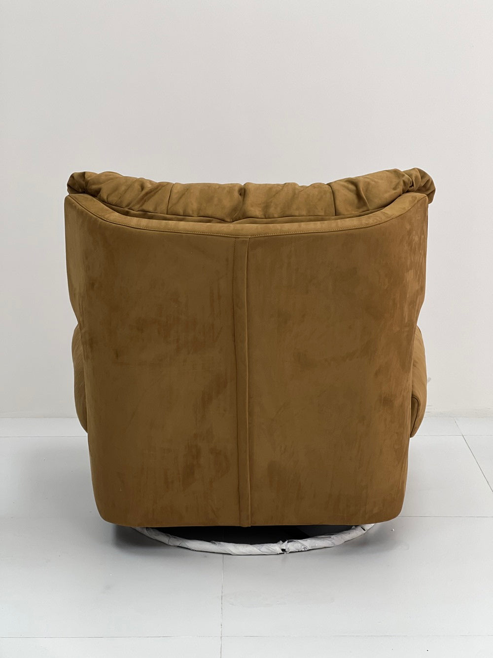 The Loop Button Swivel Chair