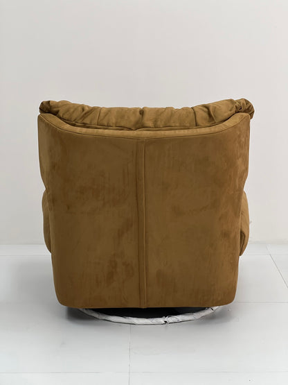 The Loop Button Swivel Chair