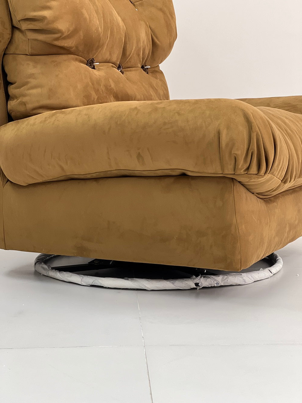 The Loop Button Swivel Chair