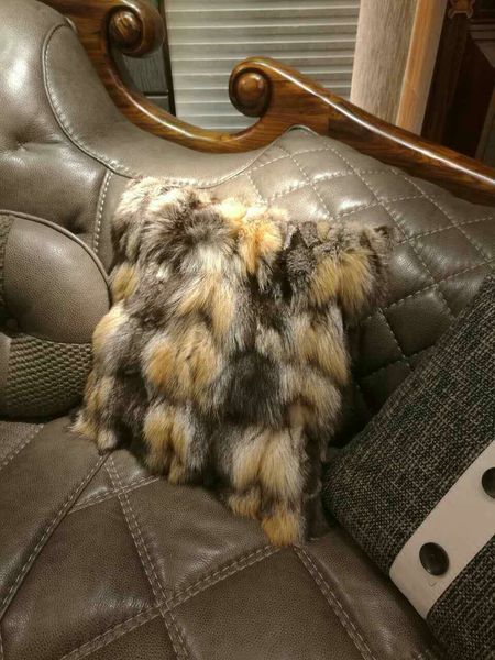 R5624BZ Gold-Trimmed Fox Head Natural Color Waist Pillow