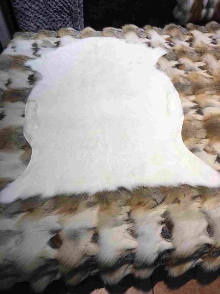 R5666BZ Zhongshan Goat White Fur Blanket