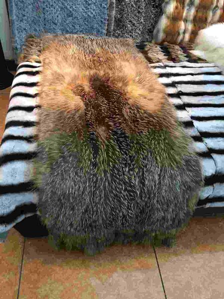 R5654BZ Golden-Trim Fox Natural Hand-Woven Throw