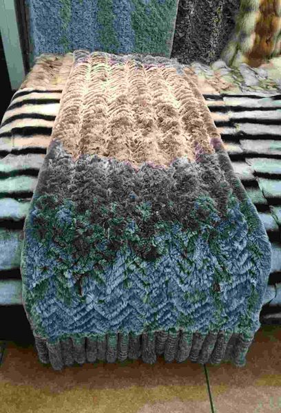 R5651BZ Rex Rabbit Hand-Woven Throw (Gray)