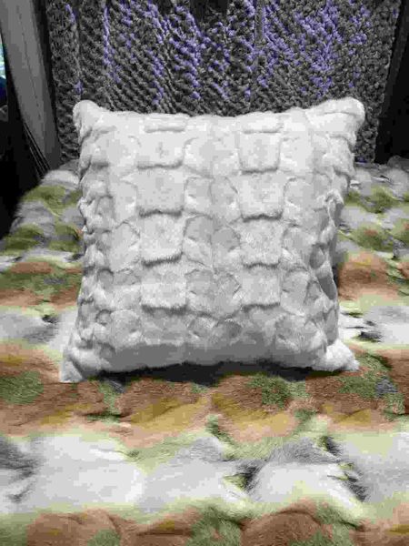 R5634BZ White Mink Head Natural Color Throw Pillow