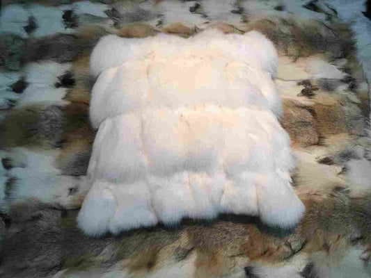 R5628BZ White Fox Head Natural Color Throw Pillow